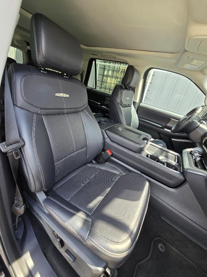 Ford Expedition MAX Platinum 4WD 2025