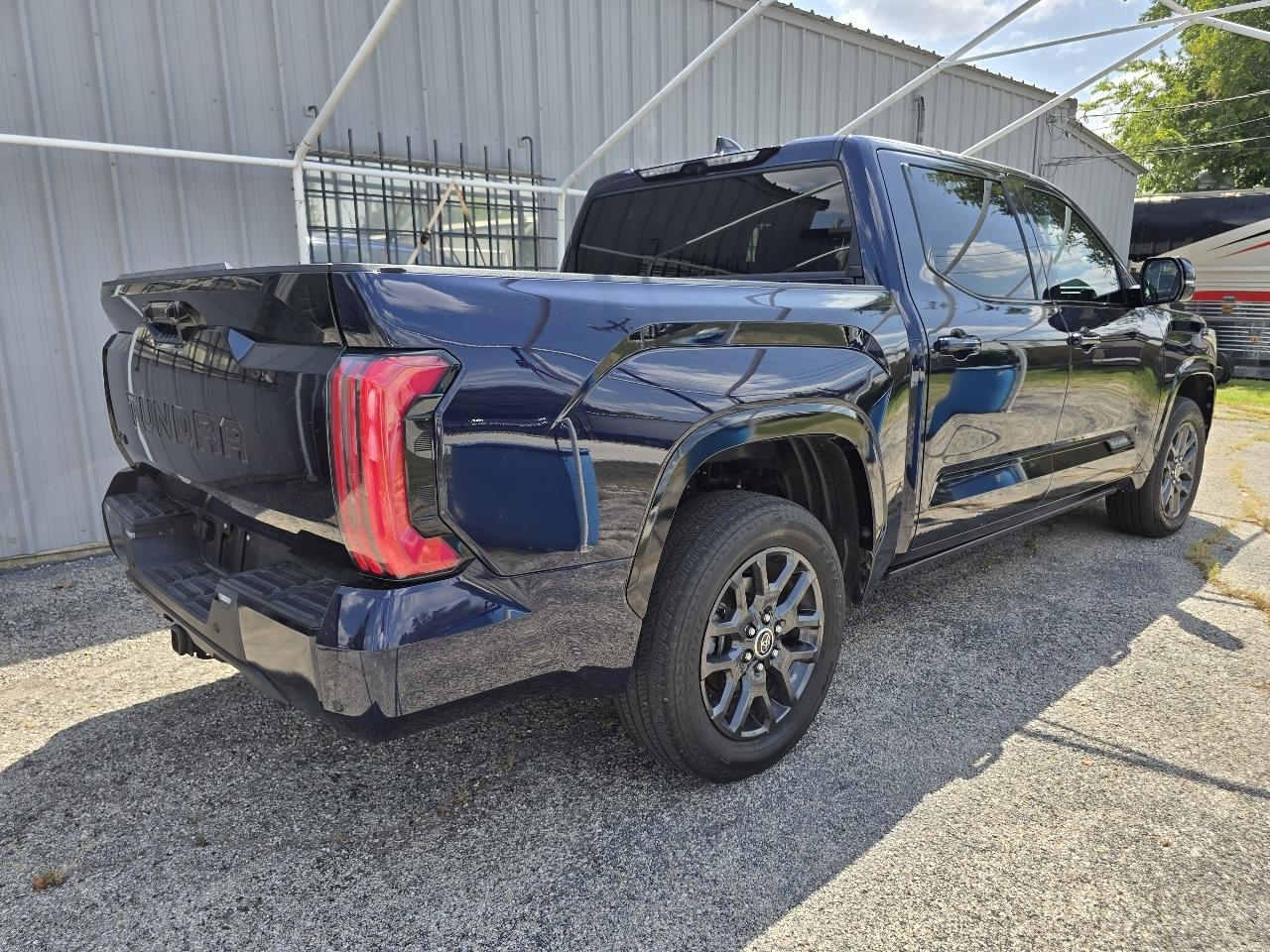 Toyota Tundra Platinum CrewMax 4WD Hybrid 2023