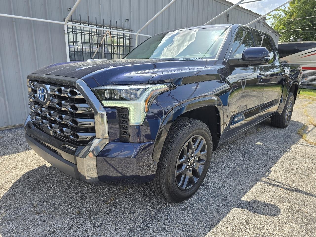 Toyota Tundra Platinum CrewMax 4WD Hybrid 2023