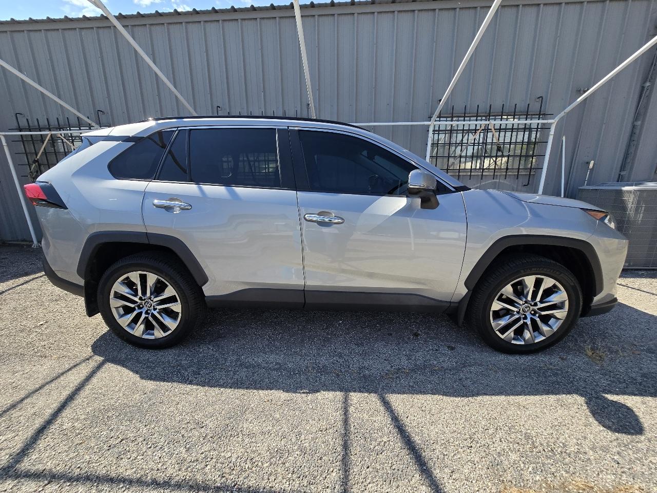 Toyota RAV4 Limited FWD (Natl) 2020