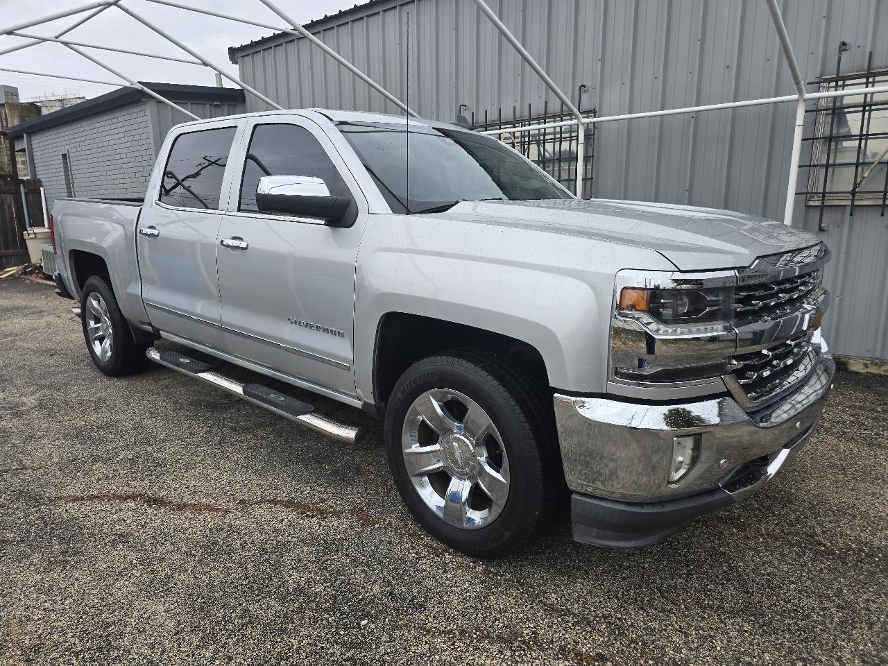 Chevrolet Silverado 1500 4WD Crew Cab 143.5" LTZ w/1LZ 2017