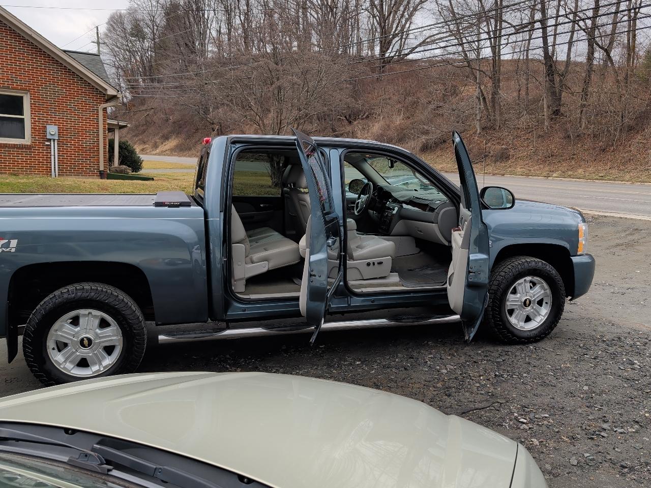 Chevrolet Trucks Pickup  2012