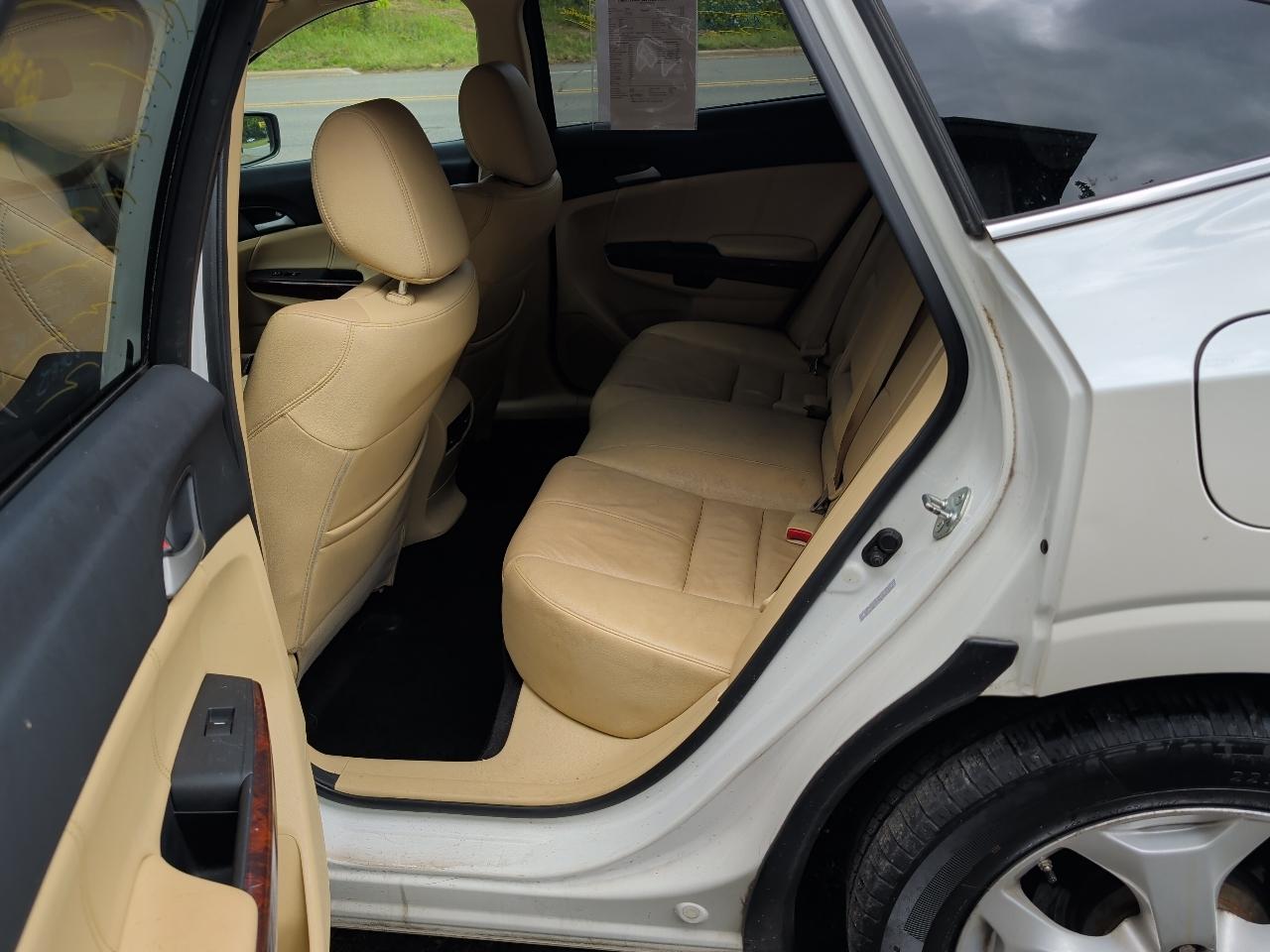 Honda Accord Crosstour EX-L 4WD 5-Spd AT w/Nav 2011