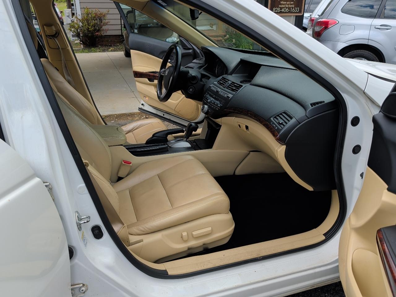 Honda Accord Crosstour EX-L 4WD 5-Spd AT w/Nav 2011