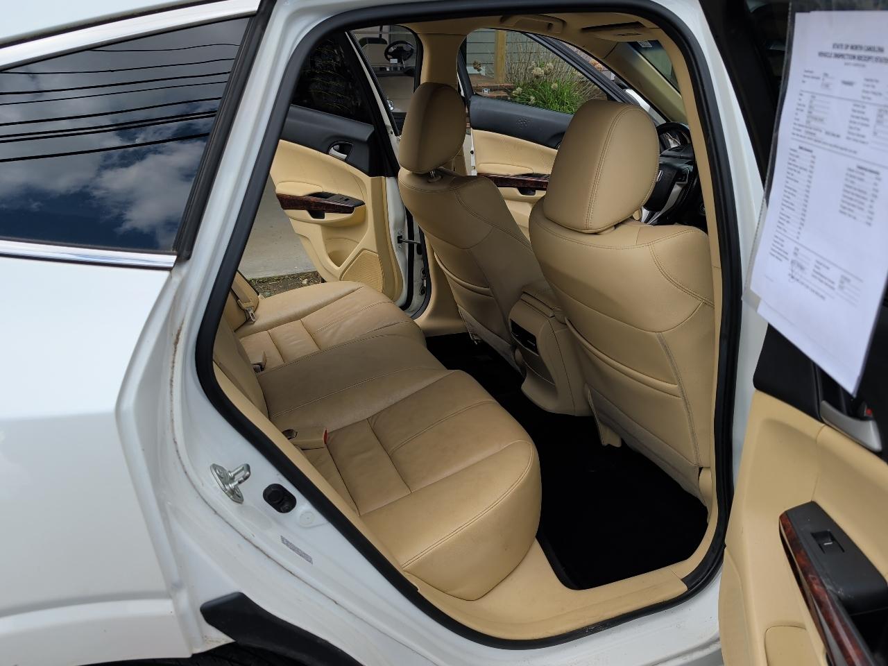 Honda Accord Crosstour EX-L 4WD 5-Spd AT w/Nav 2011