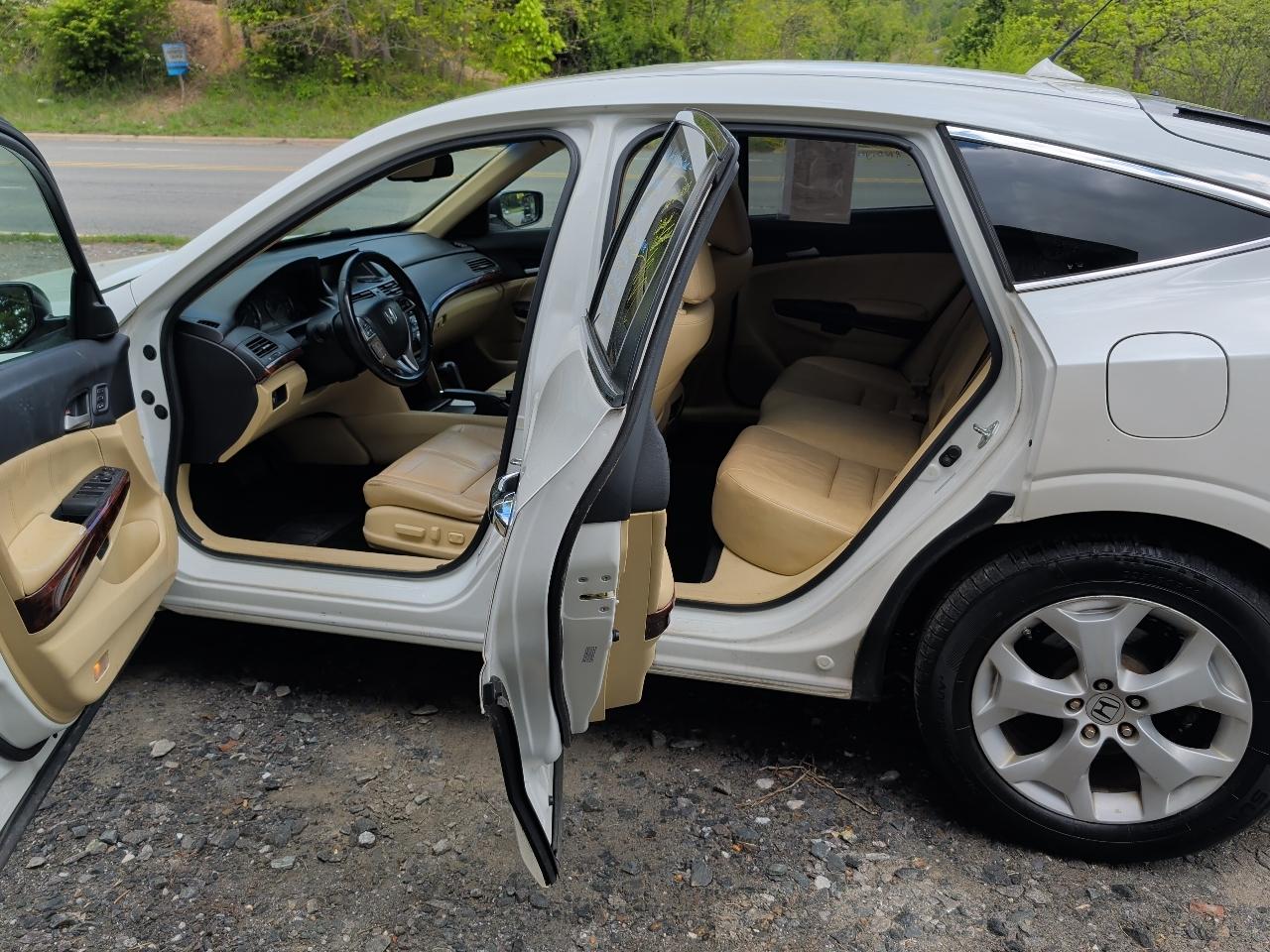 Honda Accord Crosstour EX-L 4WD 5-Spd AT w/Nav 2011