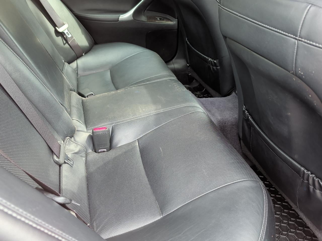 Lexus IS 200t 4dr Sdn 2009