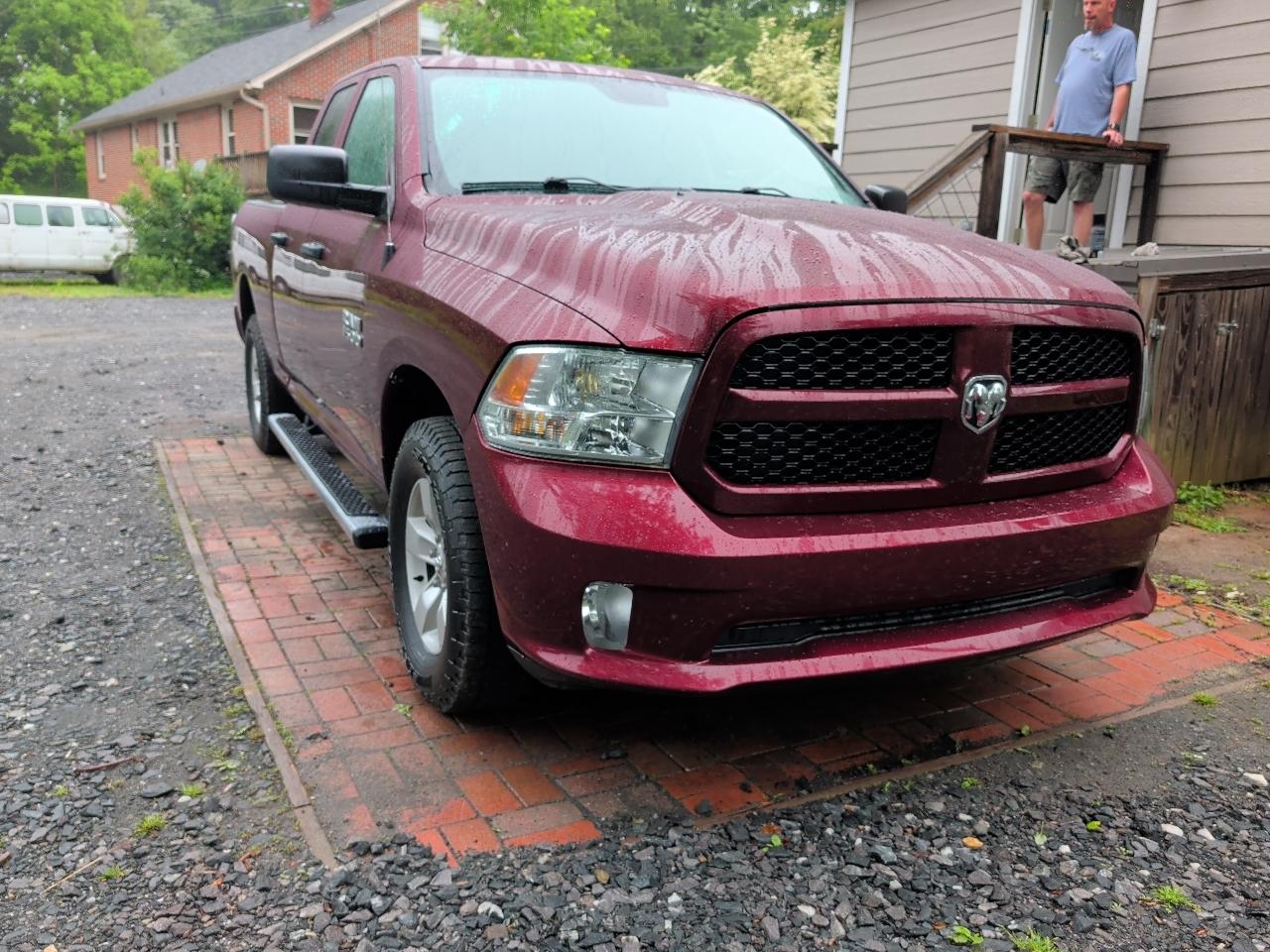 RAM 1500 4WD Crew Cab 140.5" Laramie 2016