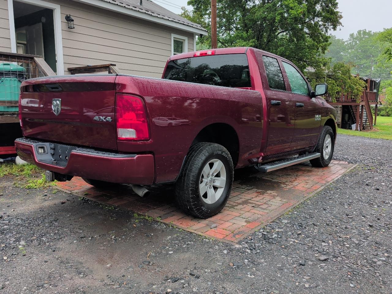 RAM 1500 4WD Crew Cab 140.5" Laramie 2016