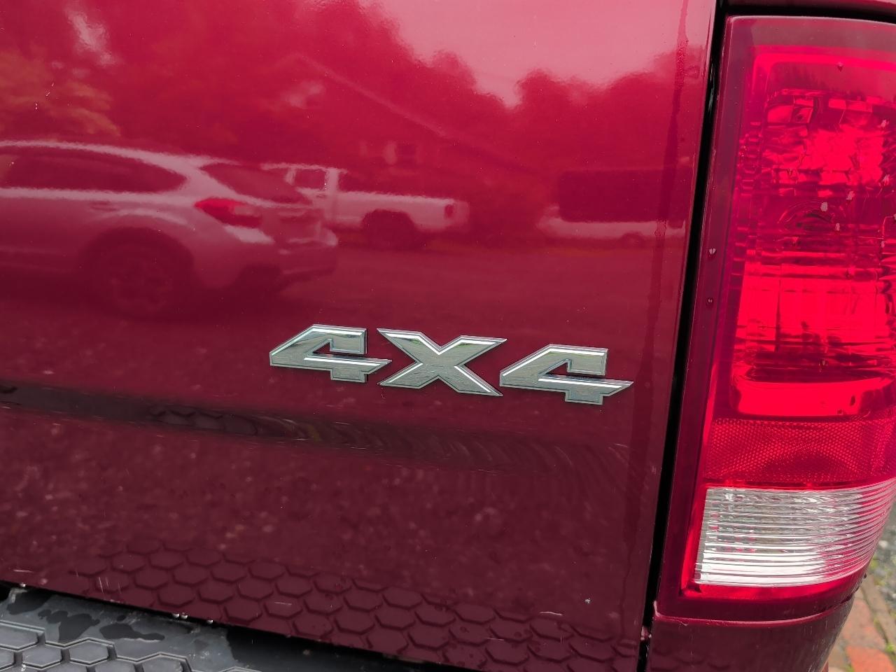 RAM 1500 4WD Crew Cab 140.5" Laramie 2016