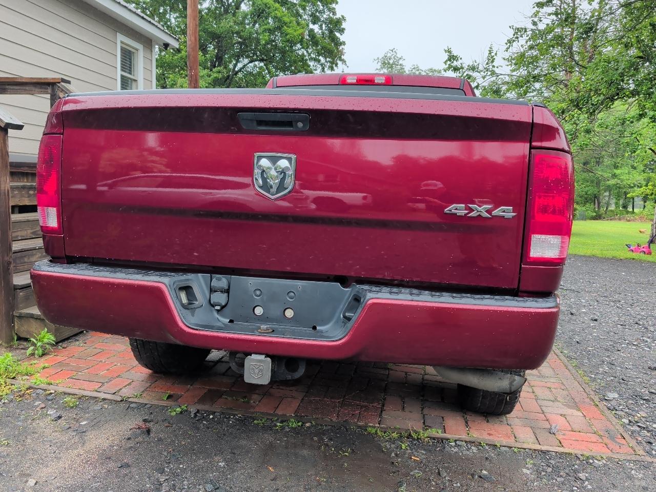 RAM 1500 4WD Crew Cab 140.5" Laramie 2016