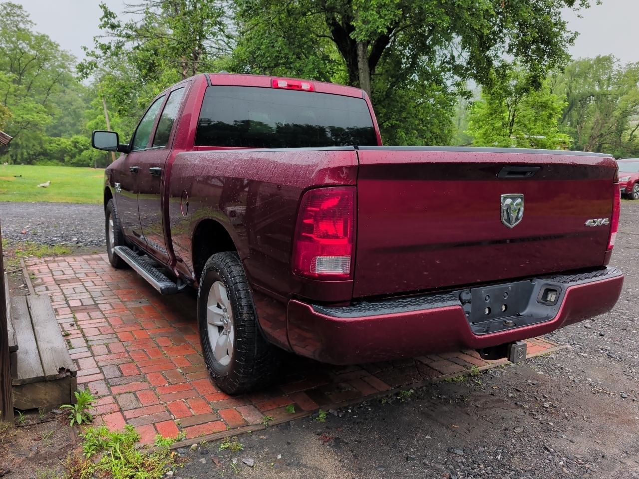 RAM 1500 4WD Crew Cab 140.5" Laramie 2016