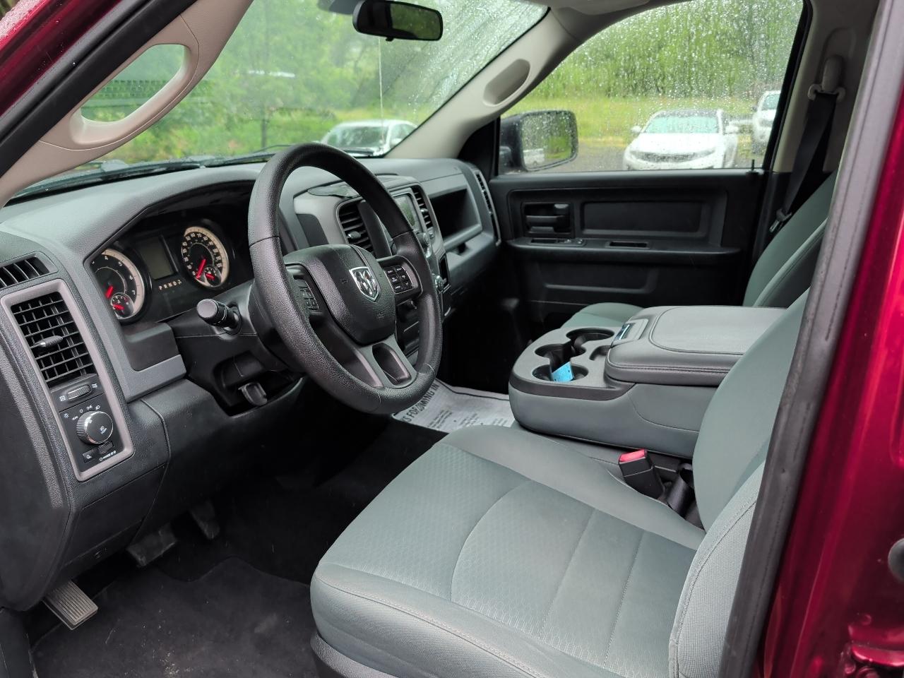 RAM 1500 4WD Crew Cab 140.5" Laramie 2016