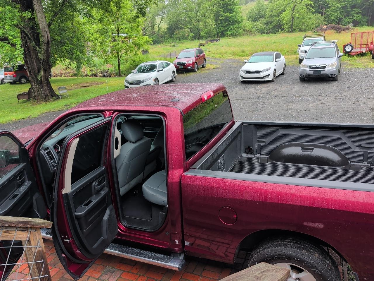 RAM 1500 4WD Crew Cab 140.5" Laramie 2016