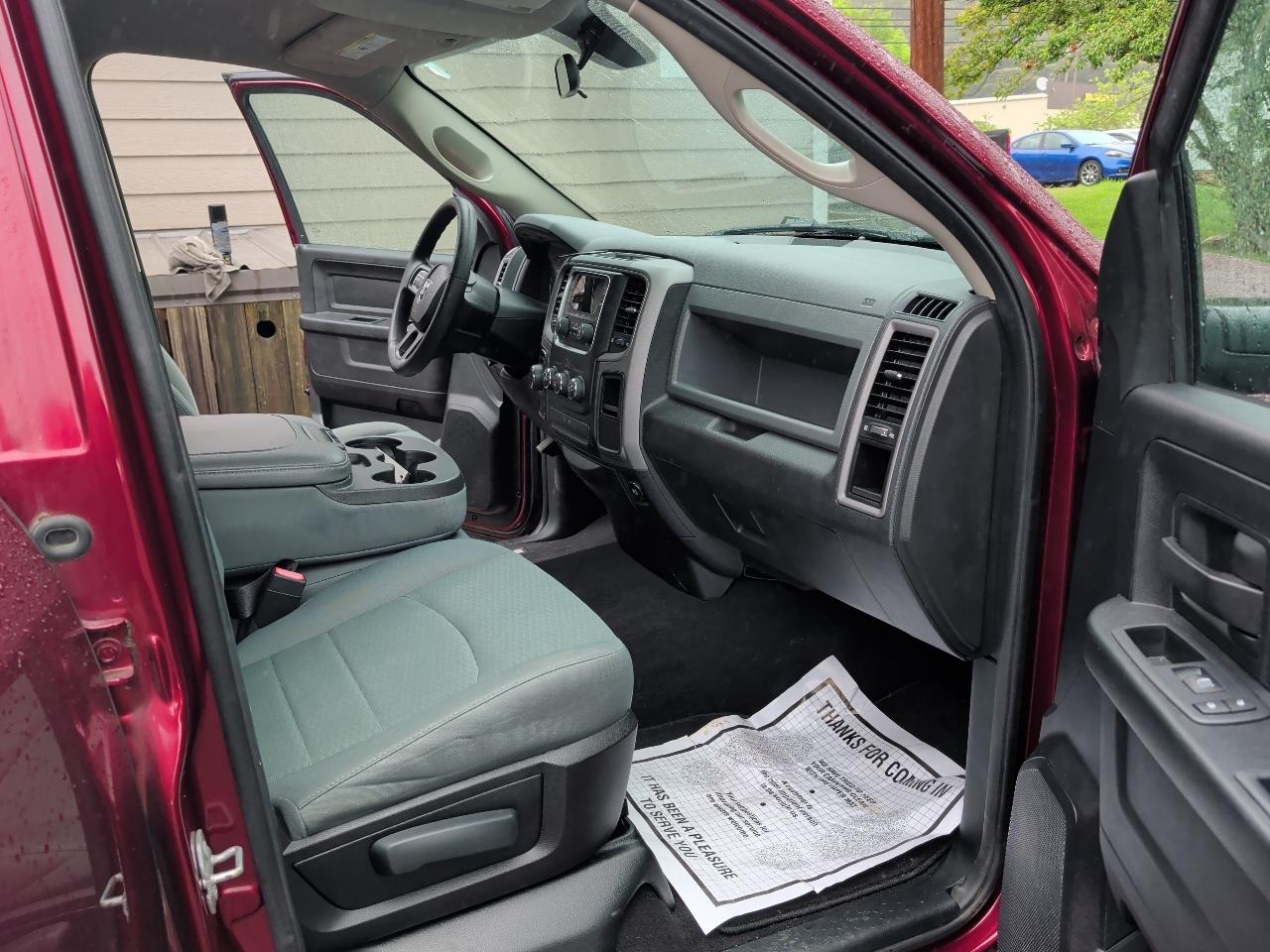 RAM 1500 4WD Crew Cab 140.5" Laramie 2016