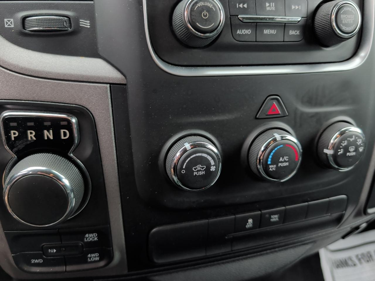 RAM 1500 4WD Crew Cab 140.5" Laramie 2016