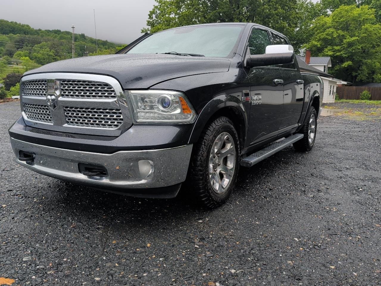 RAM 1500 Laramie Crew Cab SWB 4WD 2015