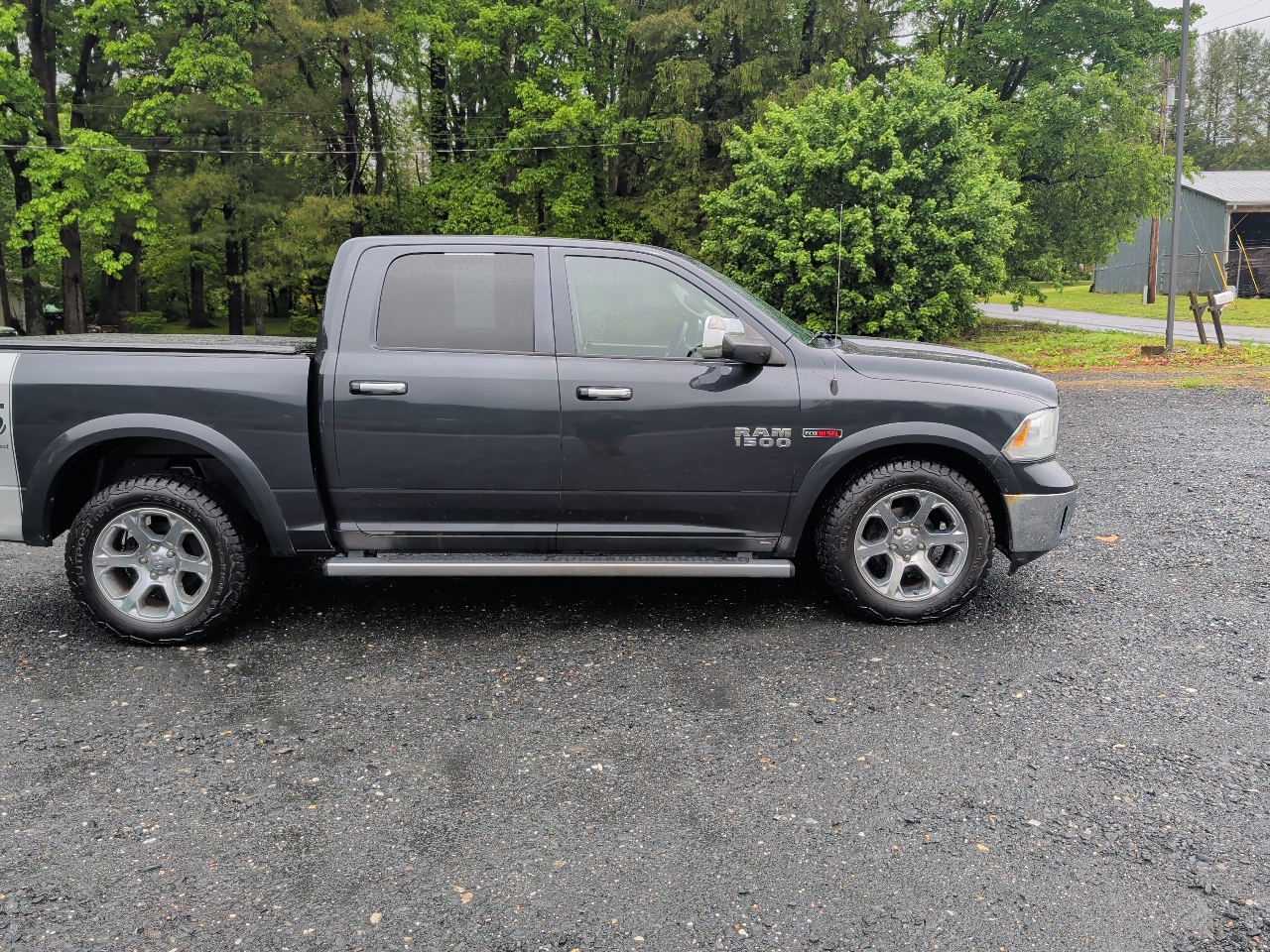 RAM 1500 Laramie Crew Cab SWB 4WD 2015