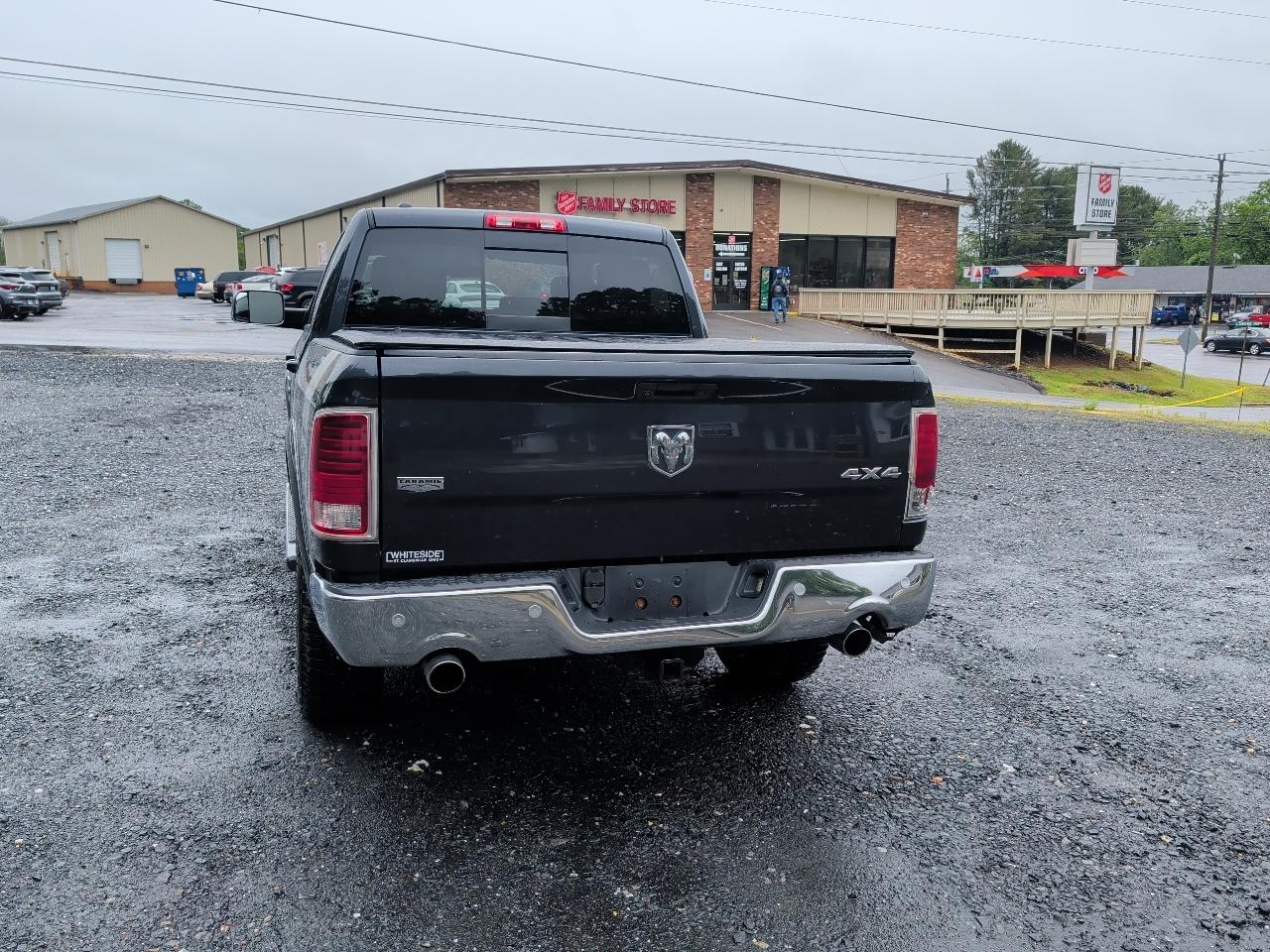 RAM 1500 Laramie Crew Cab SWB 4WD 2015