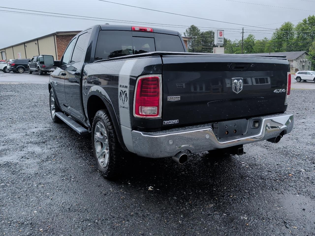 RAM 1500 Laramie Crew Cab SWB 4WD 2015