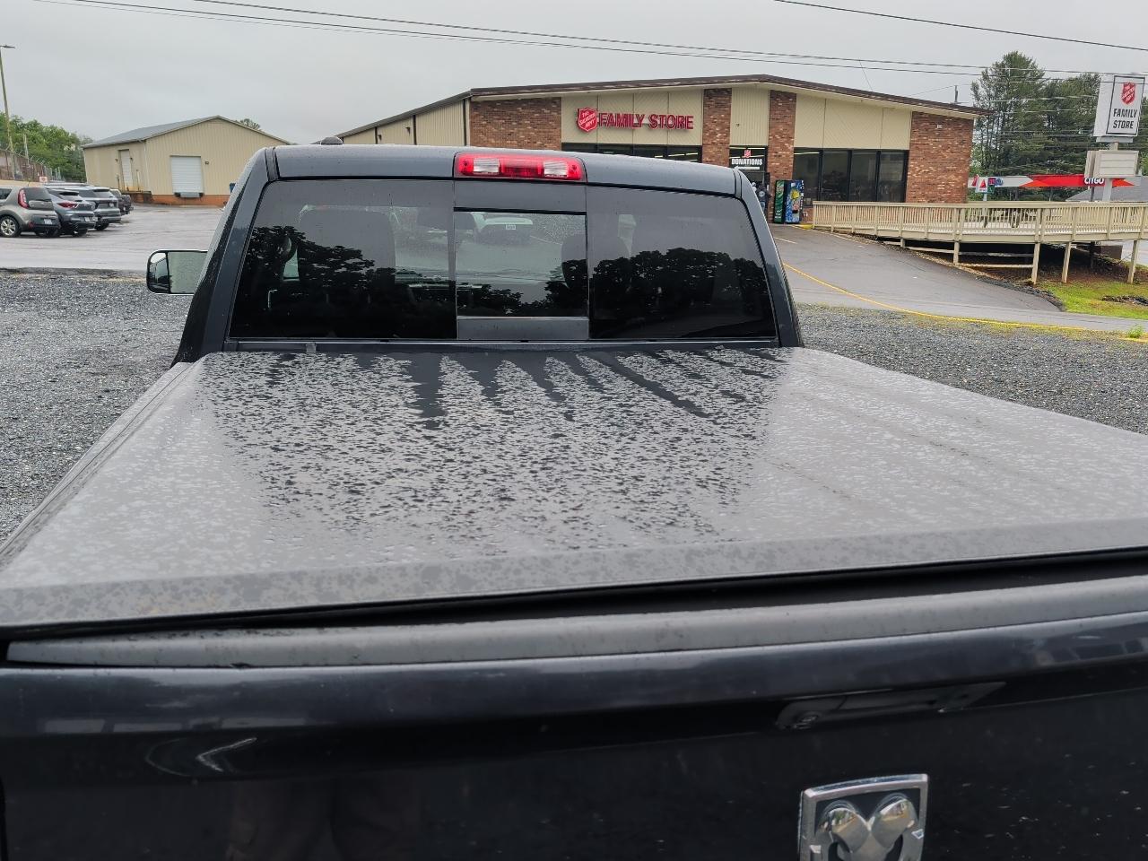 RAM 1500 Laramie Crew Cab SWB 4WD 2015