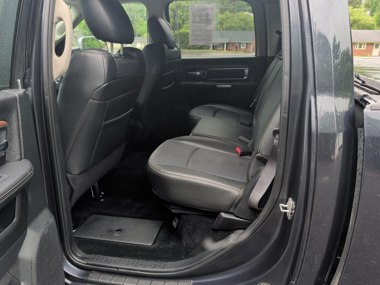 RAM 1500 Laramie Crew Cab SWB 4WD 2015
