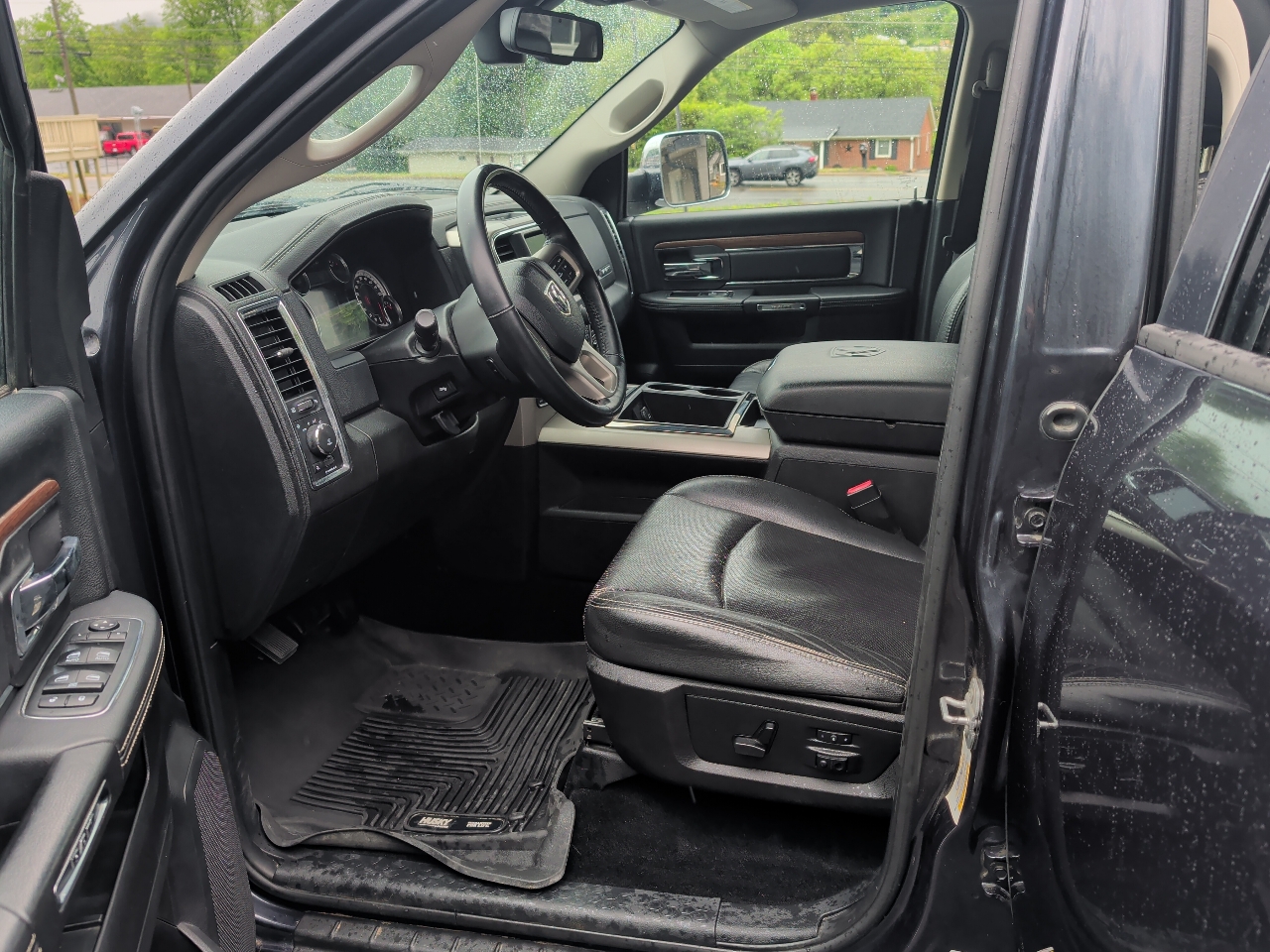 RAM 1500 Laramie Crew Cab SWB 4WD 2015