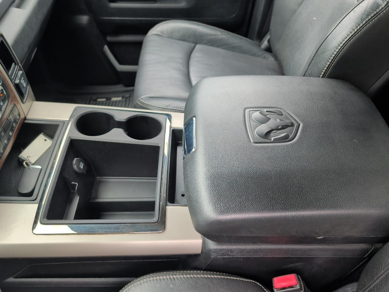 RAM 1500 Laramie Crew Cab SWB 4WD 2015