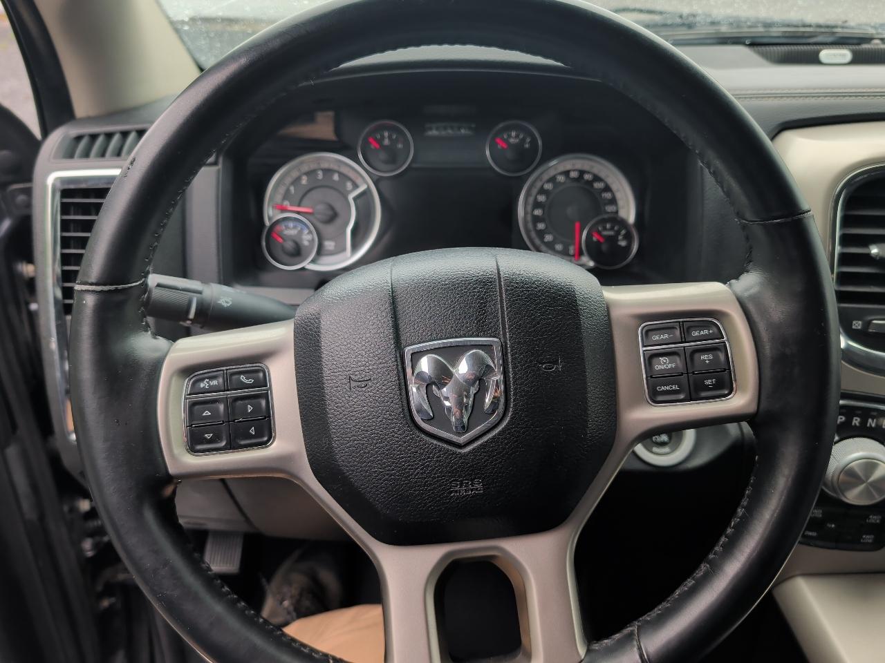 RAM 1500 Laramie Crew Cab SWB 4WD 2015