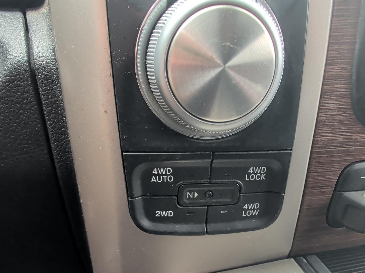 RAM 1500 Laramie Crew Cab SWB 4WD 2015