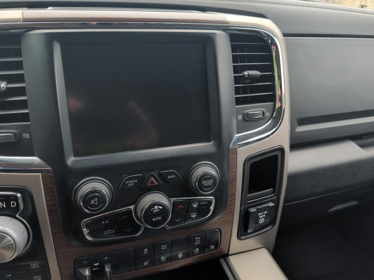 RAM 1500 Laramie Crew Cab SWB 4WD 2015