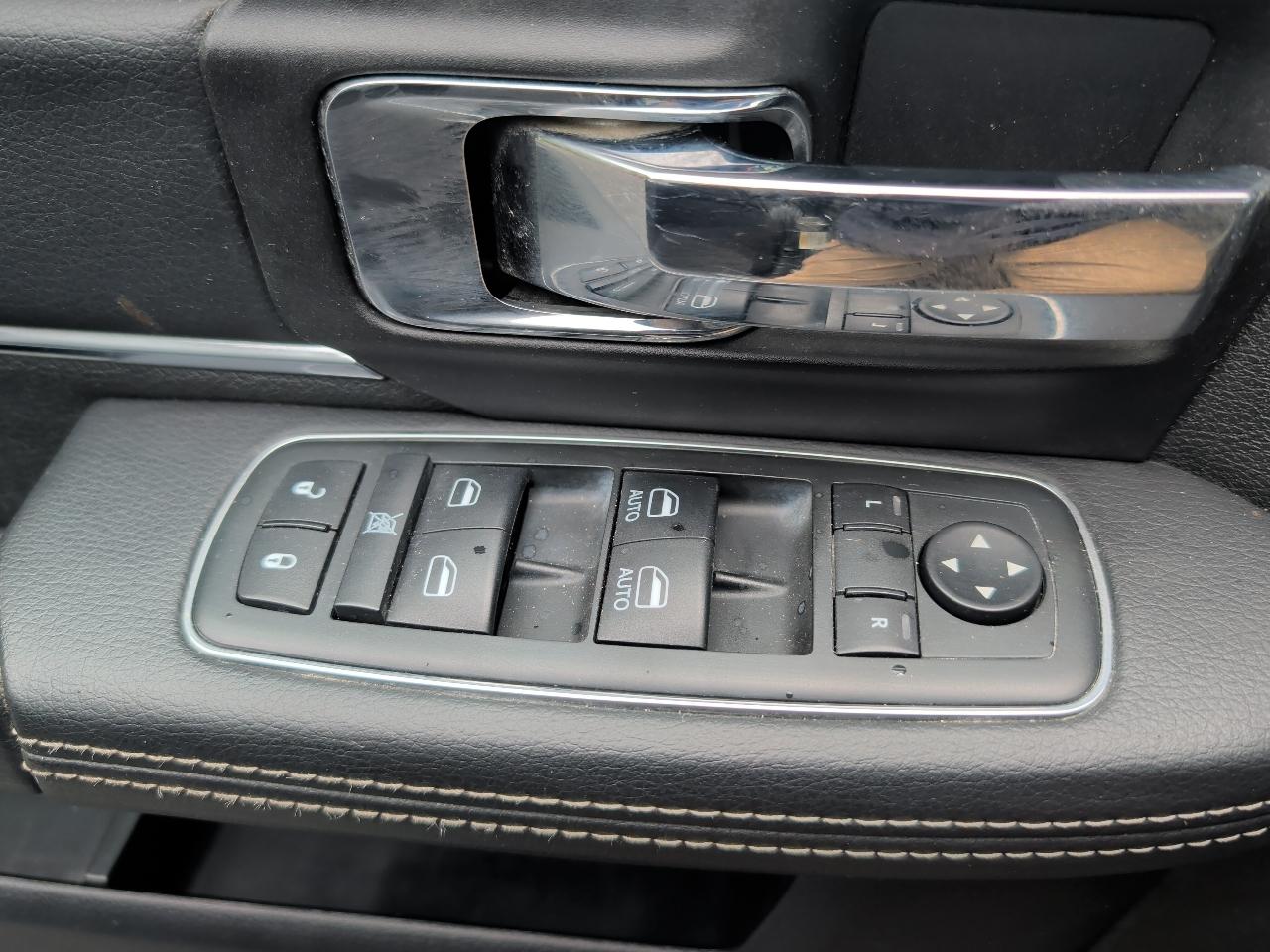 RAM 1500 Laramie Crew Cab SWB 4WD 2015