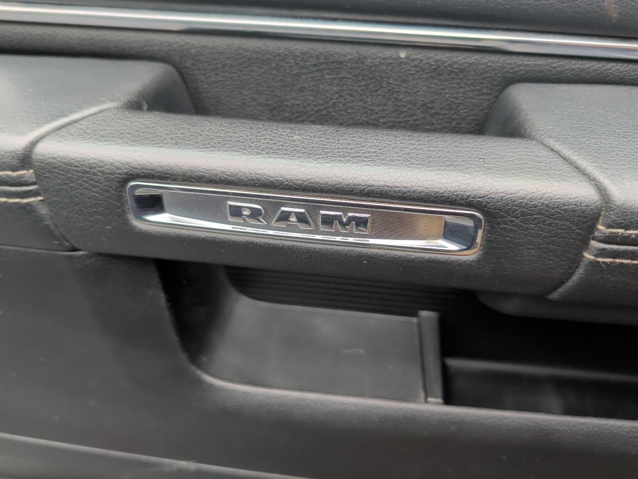 RAM 1500 Laramie Crew Cab SWB 4WD 2015