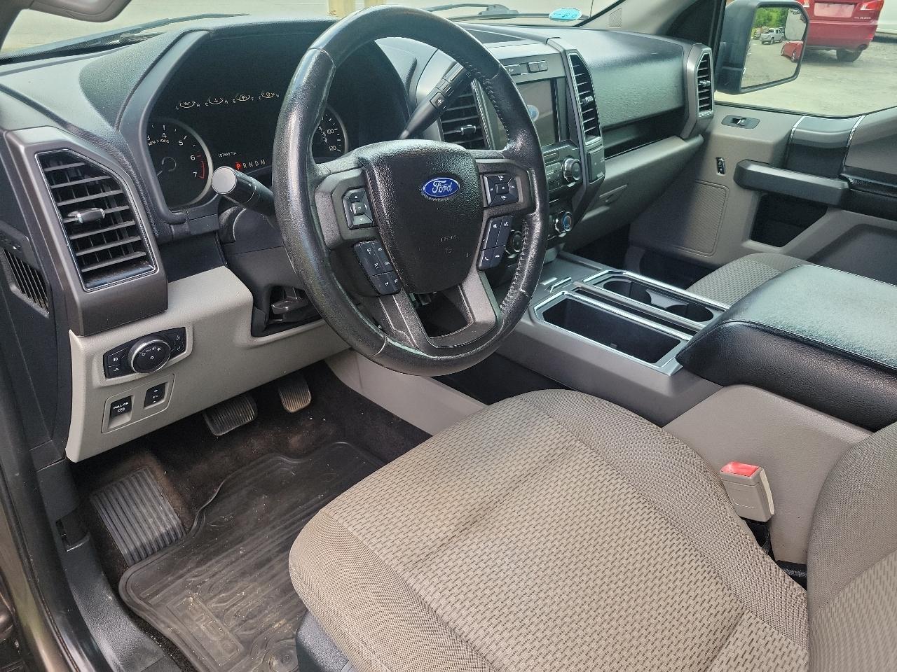 Ford F-150 4WD SuperCab 133" XLT 2018