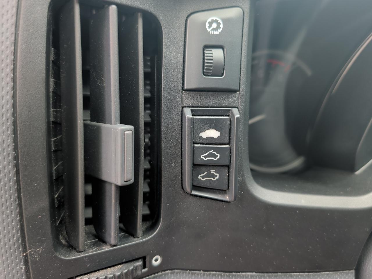 Honda Ridgeline RTL w/ Leather and Navigation 2013