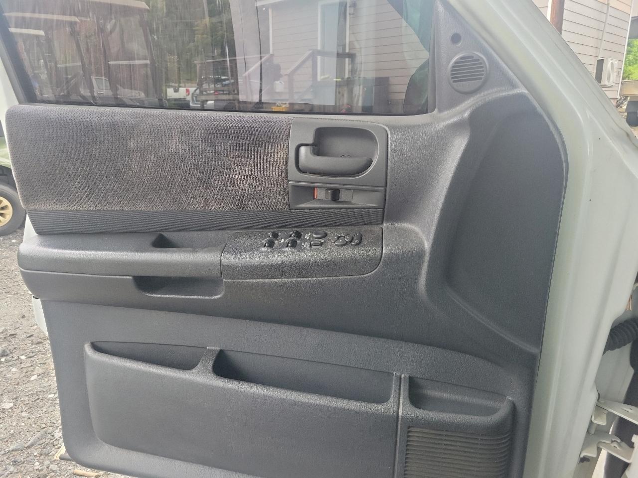 Dodge Dakota Quad Cab 2WD 2001
