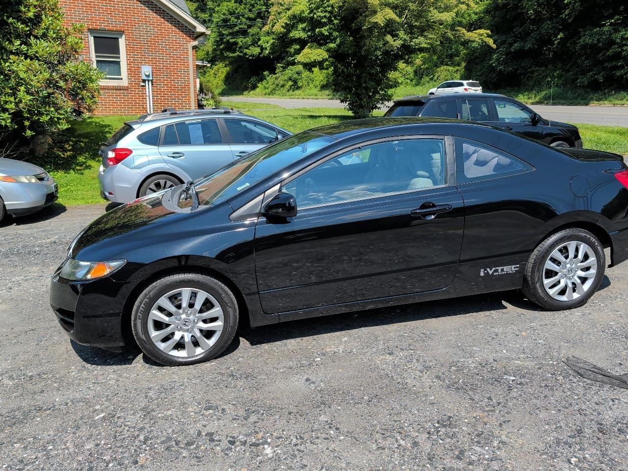 Honda Civic LX Coupe 5-Speed AT 2009