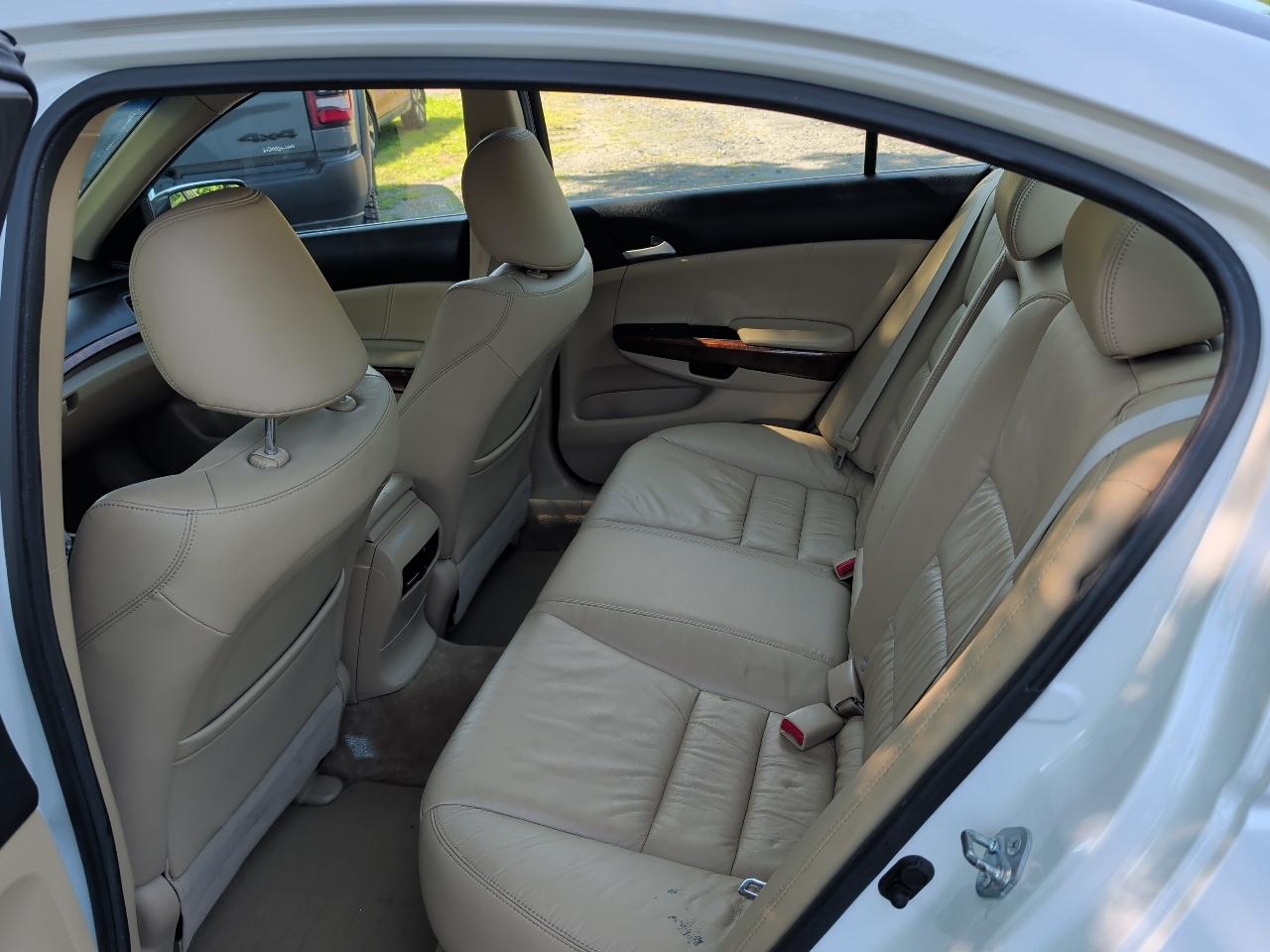 Honda Accord EX-L V-6 Sedan AT 2011