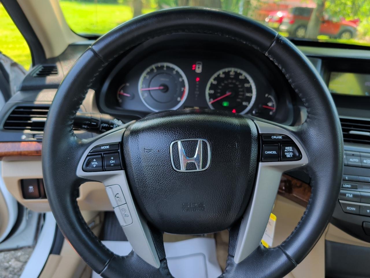 Honda Accord EX-L V-6 Sedan AT 2011