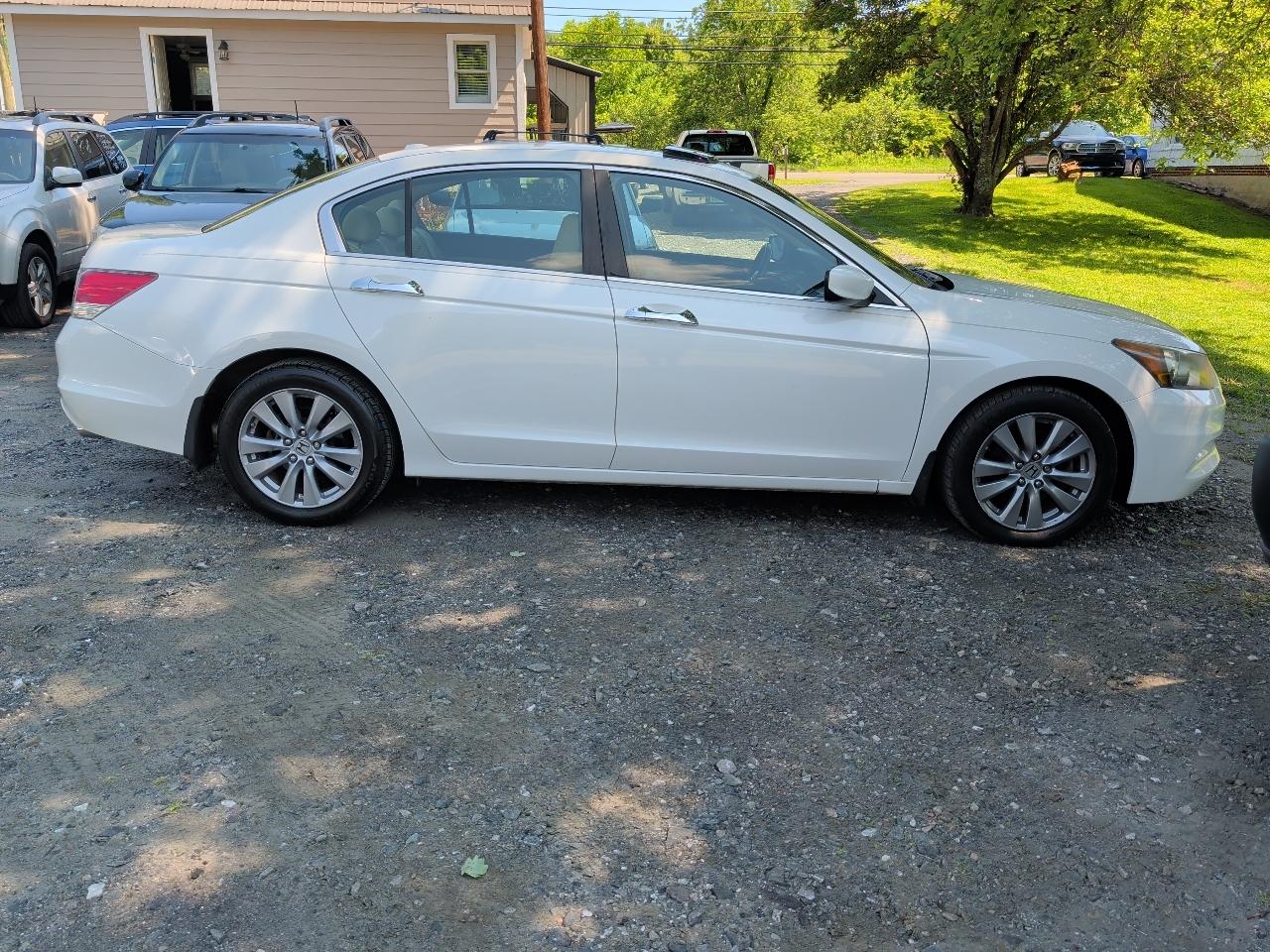 Honda Accord EX-L V-6 Sedan AT 2011