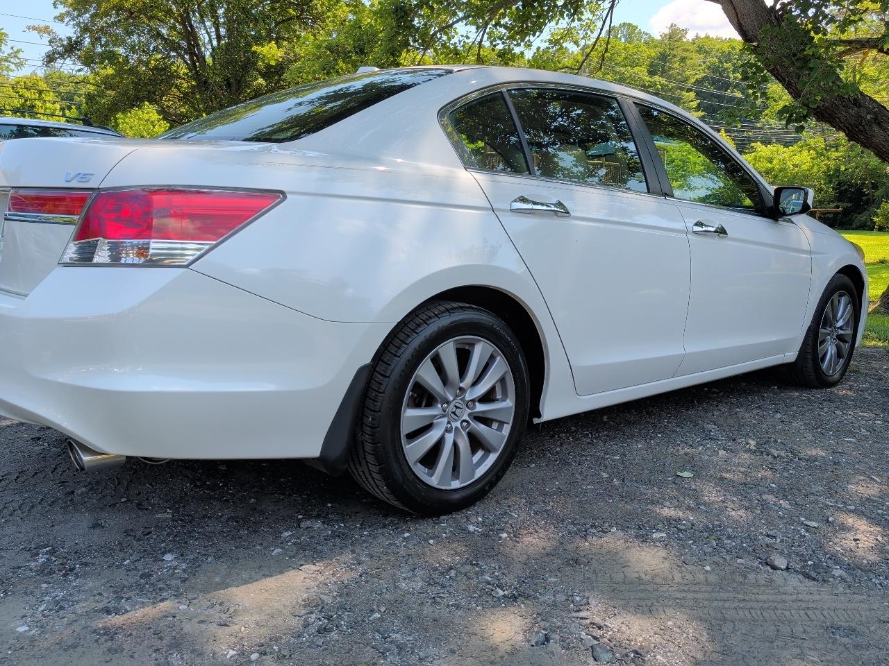 Honda Accord EX-L V-6 Sedan AT 2011