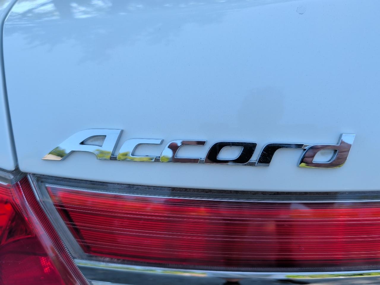 Honda Accord EX-L V-6 Sedan AT 2011