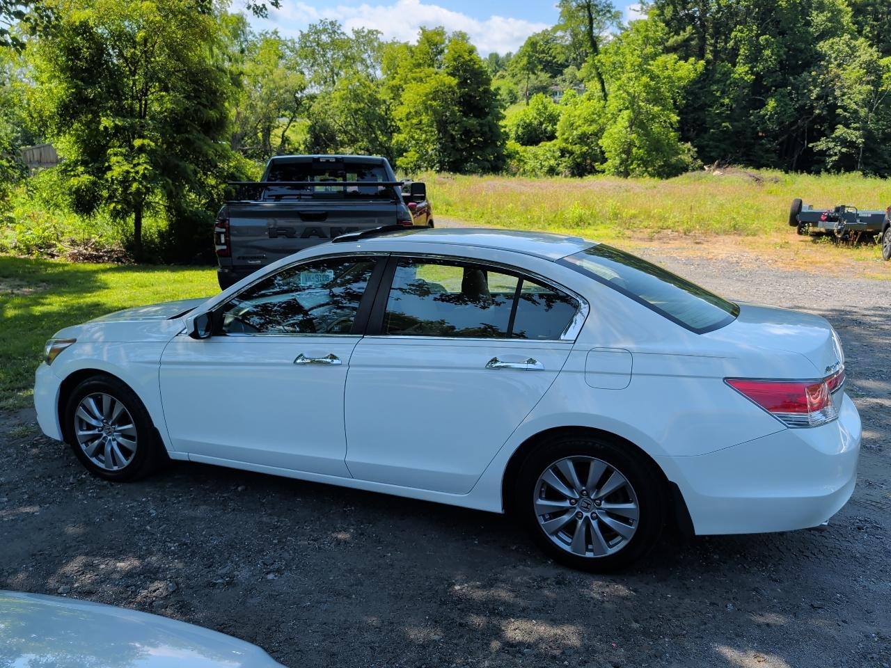 Honda Accord EX-L V-6 Sedan AT 2011