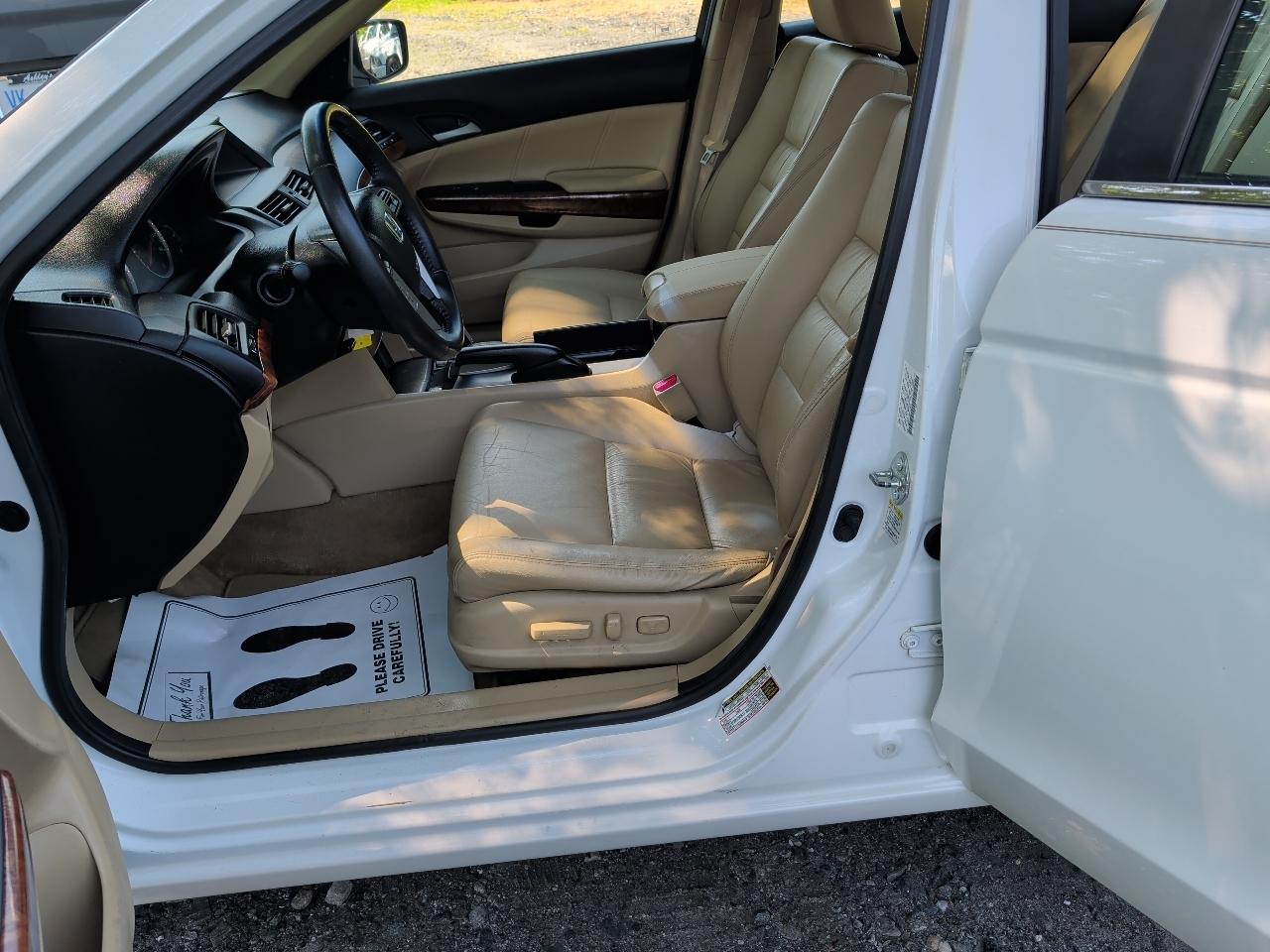 Honda Accord EX-L V-6 Sedan AT 2011
