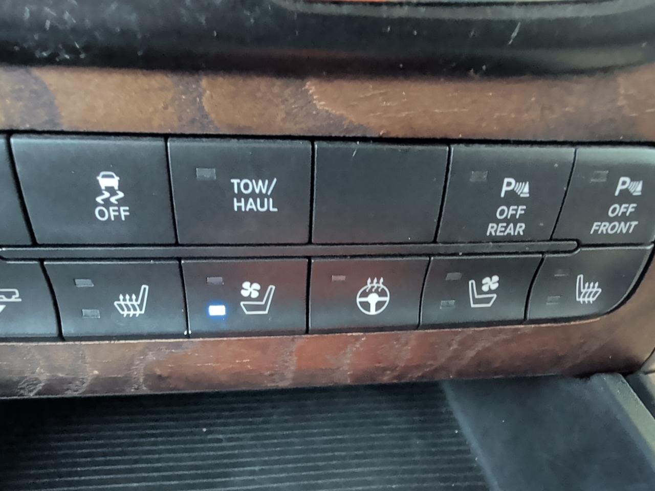 RAM 1500 Longhorn 4x4 Crew Cab 5'7" Box 2015