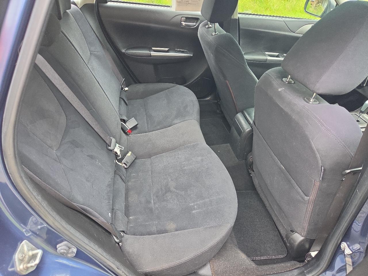 Subaru Impreza 2.5i Premium 5-Door 2011