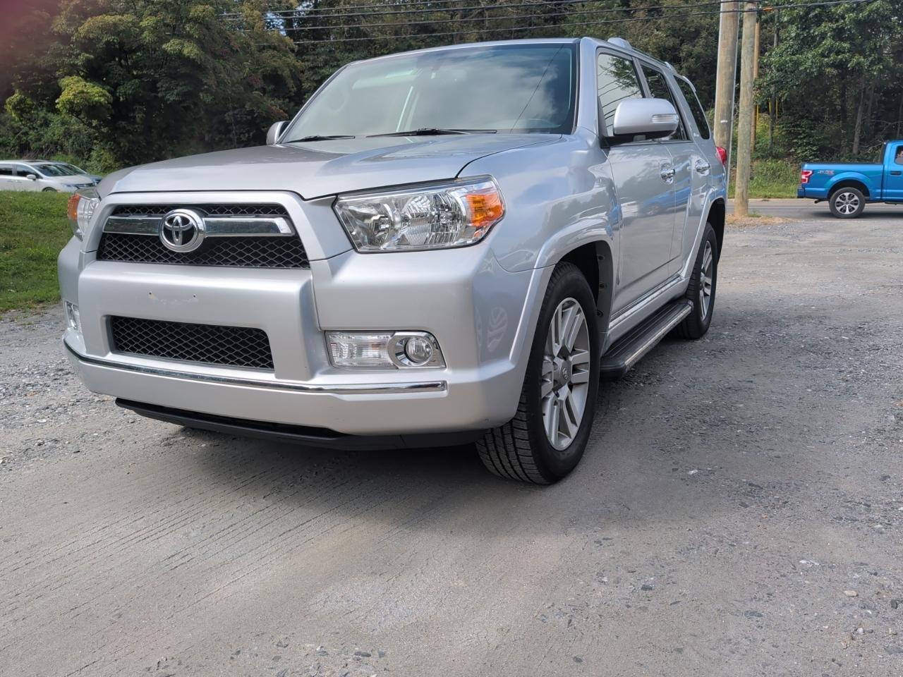 Toyota 4Runner SR5 4WD 2012