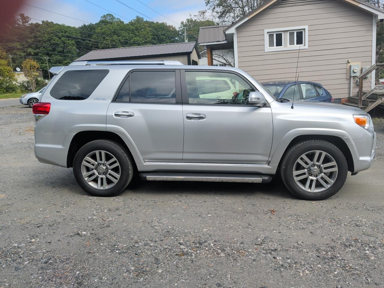 Toyota 4Runner SR5 4WD 2012