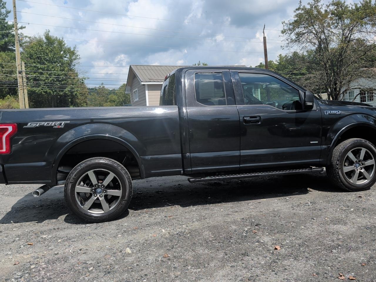 Ford F-150 4WD SuperCab 133" Lariat 2015
