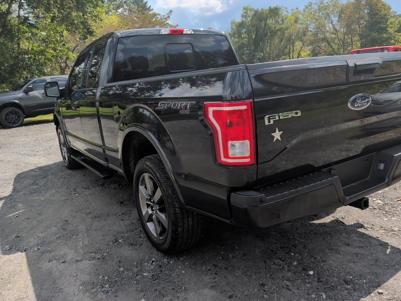 Ford F-150 4WD SuperCab 133" Lariat 2015